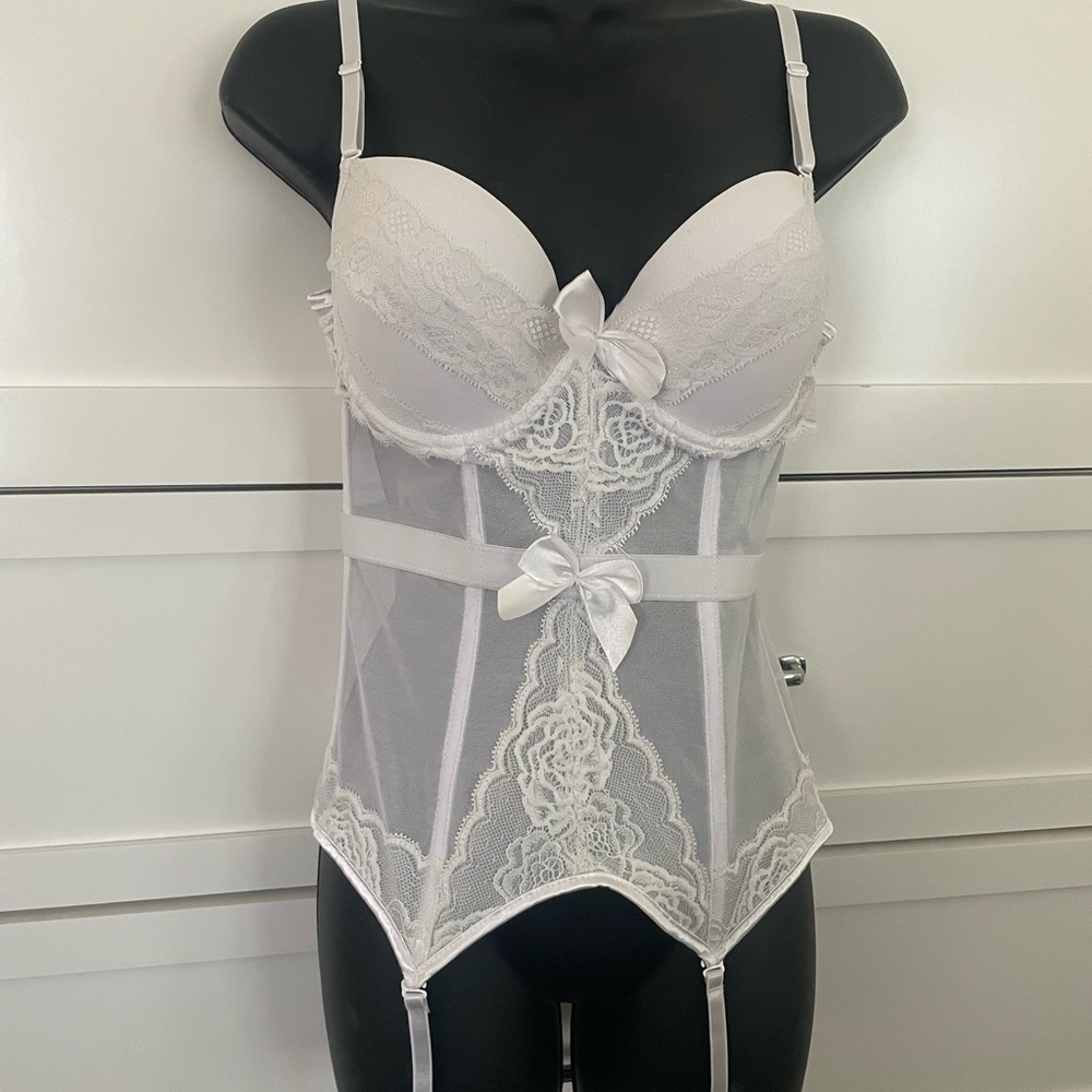 White corset lingerie size L thigh high straps full hook and eye closure. NWOT